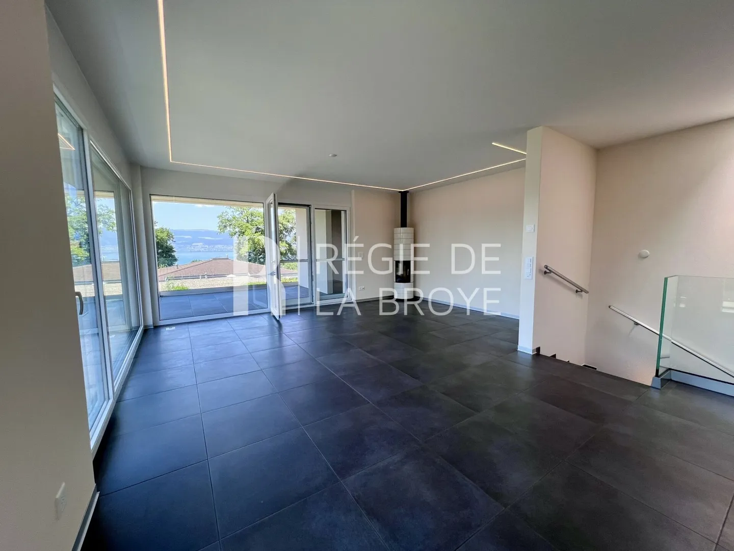 Stupenda villa a schiera di 5,5 stanze a Portalban - Foto 4 di 24