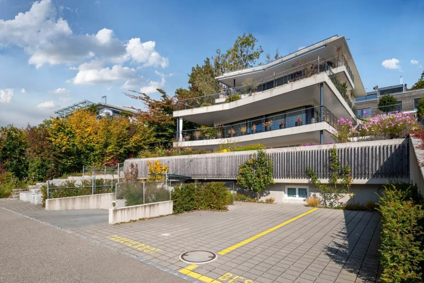 Space for High Demands: Terrace Apartment in the Leisihalden Quarter - Photo 1 of 14