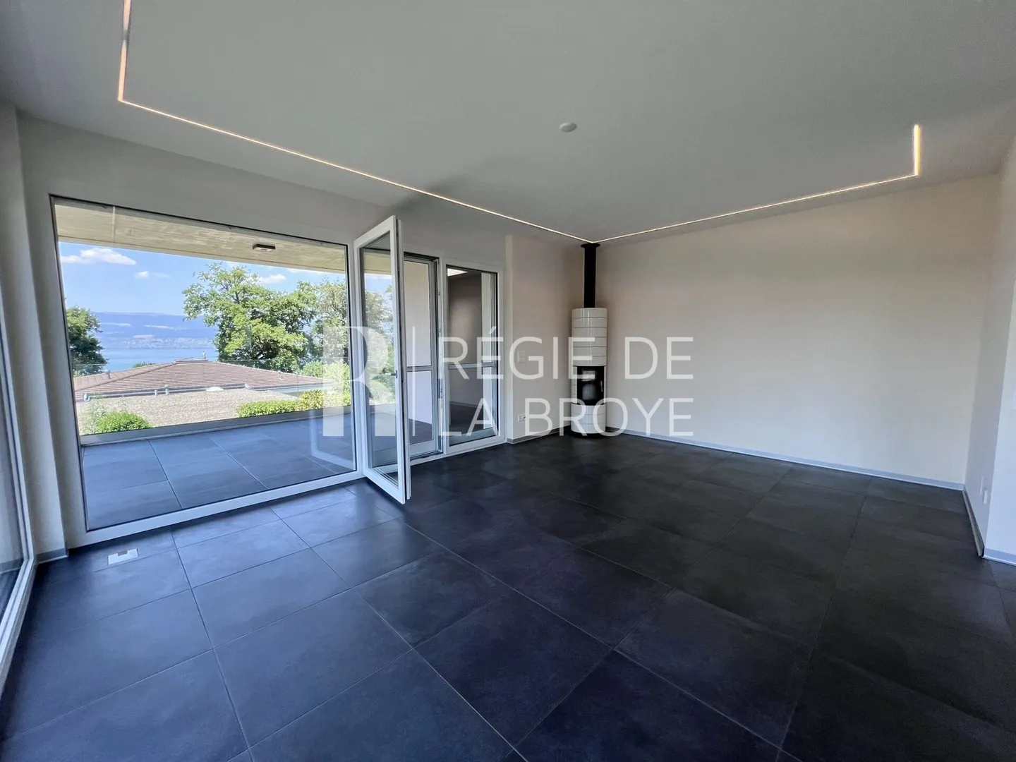Stupenda villa a schiera di 5,5 stanze a Portalban - Foto 5 di 24