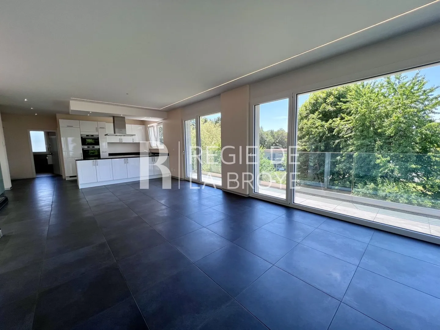 Stupenda villa a schiera di 5,5 stanze a Portalban - Foto 6 di 24