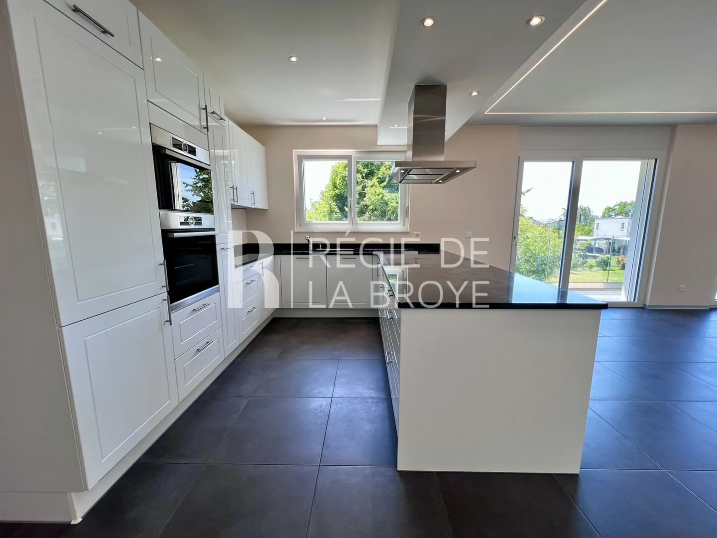 Stupenda villa a schiera di 5,5 stanze a Portalban - Foto 8 di 24