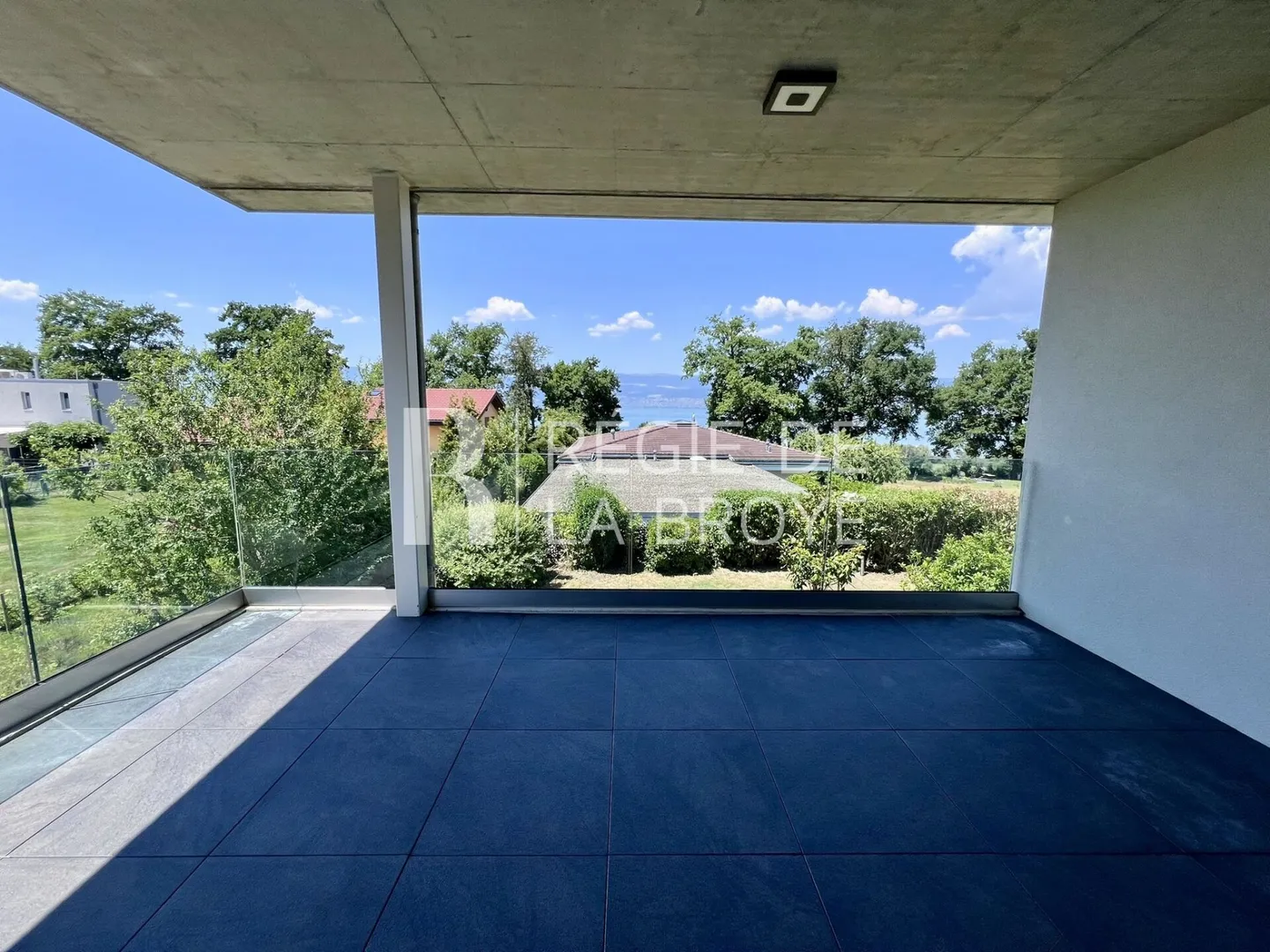 Stupenda villa a schiera di 5,5 stanze a Portalban - Foto 2 di 24
