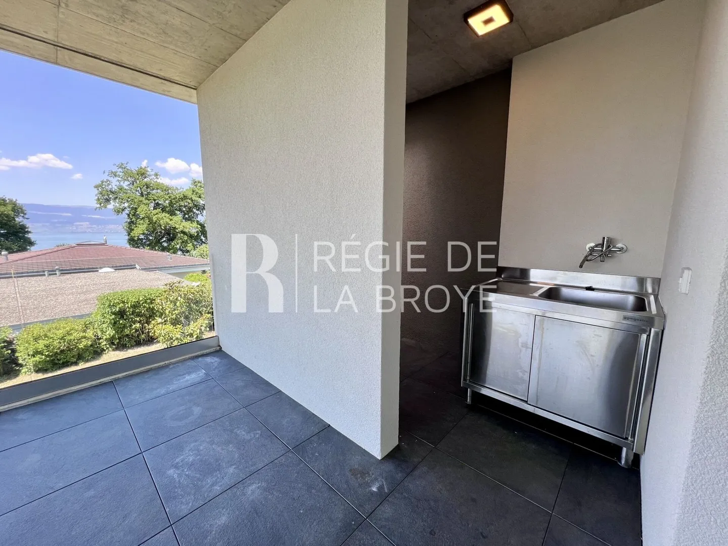 Stupenda villa a schiera di 5,5 stanze a Portalban - Foto 3 di 24