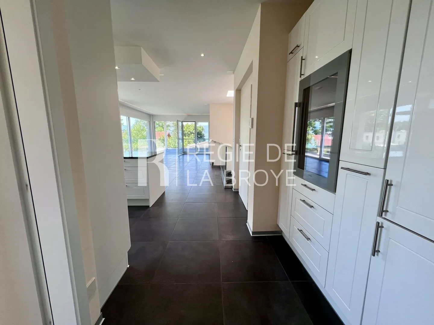Stupenda villa a schiera di 5,5 stanze a Portalban - Foto 9 di 24