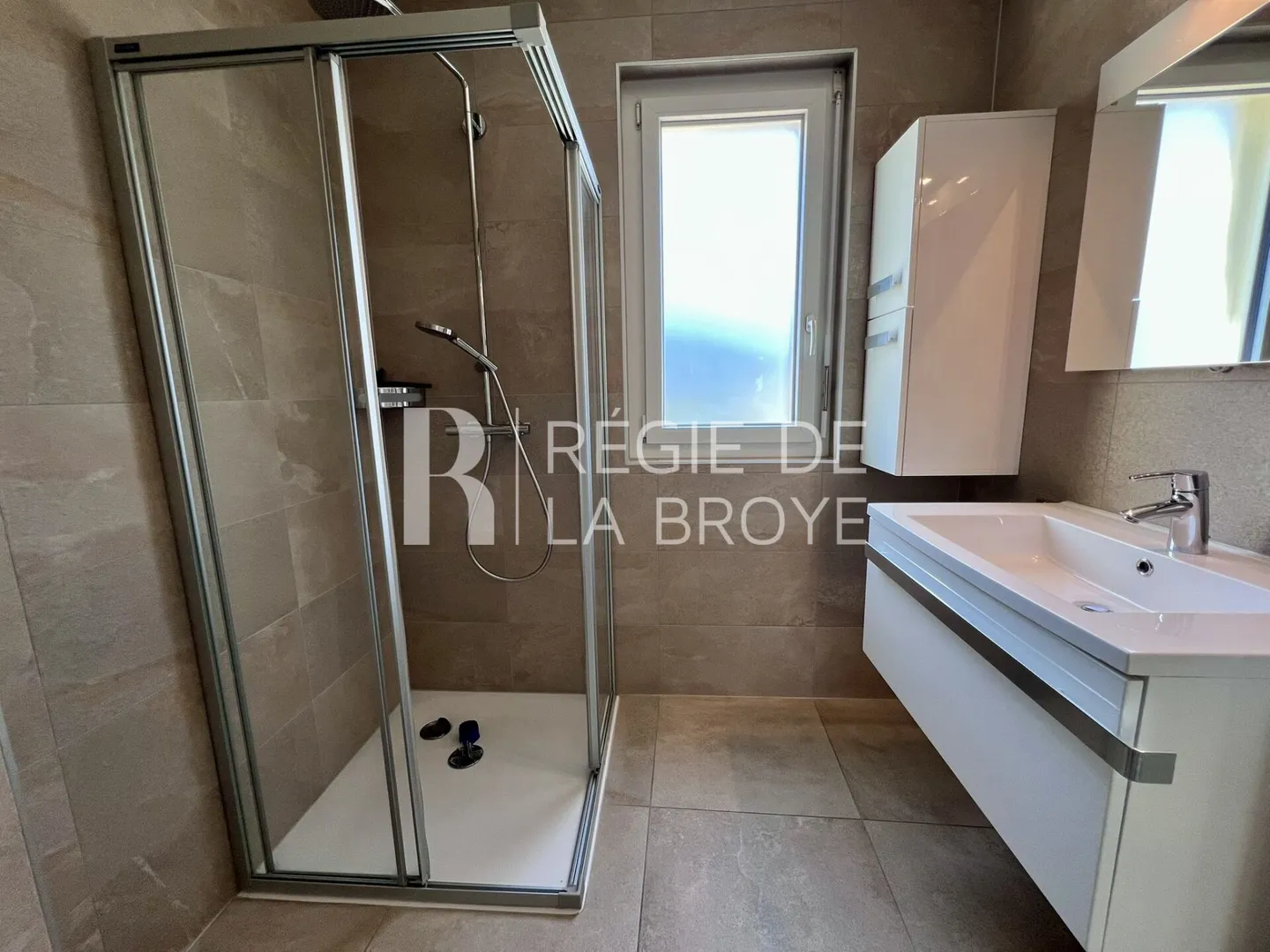 Stupenda villa a schiera di 5,5 stanze a Portalban - Foto 11 di 24