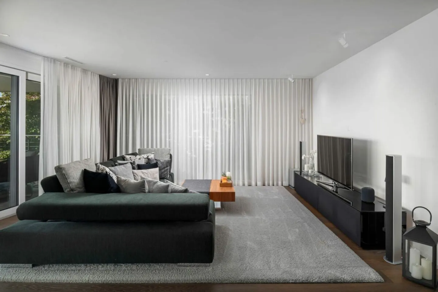 Space for High Demands: Terrace Apartment in the Leisihalden Quarter - Photo 5 of 14