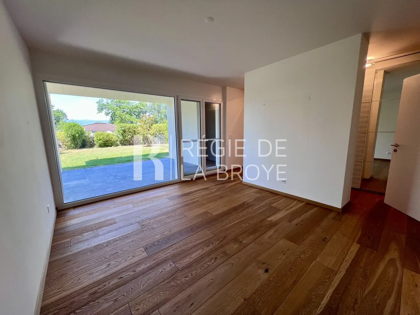 Stupenda villa a schiera di 5,5 stanze a Portalban - Foto 12 di 24