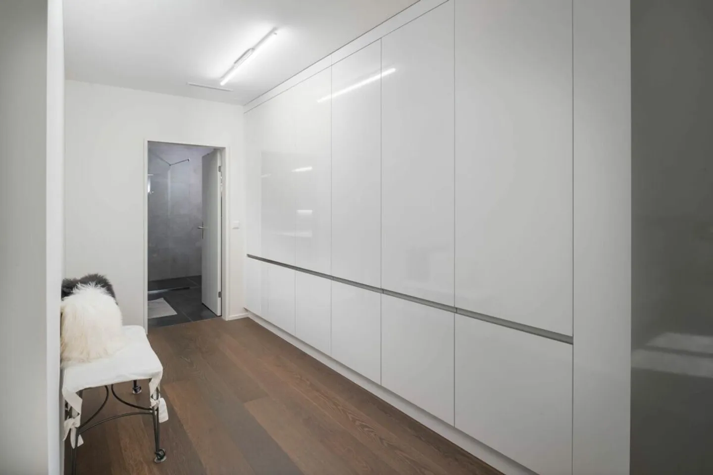 Space for High Demands: Terrace Apartment in the Leisihalden Quarter - Photo 8 of 14