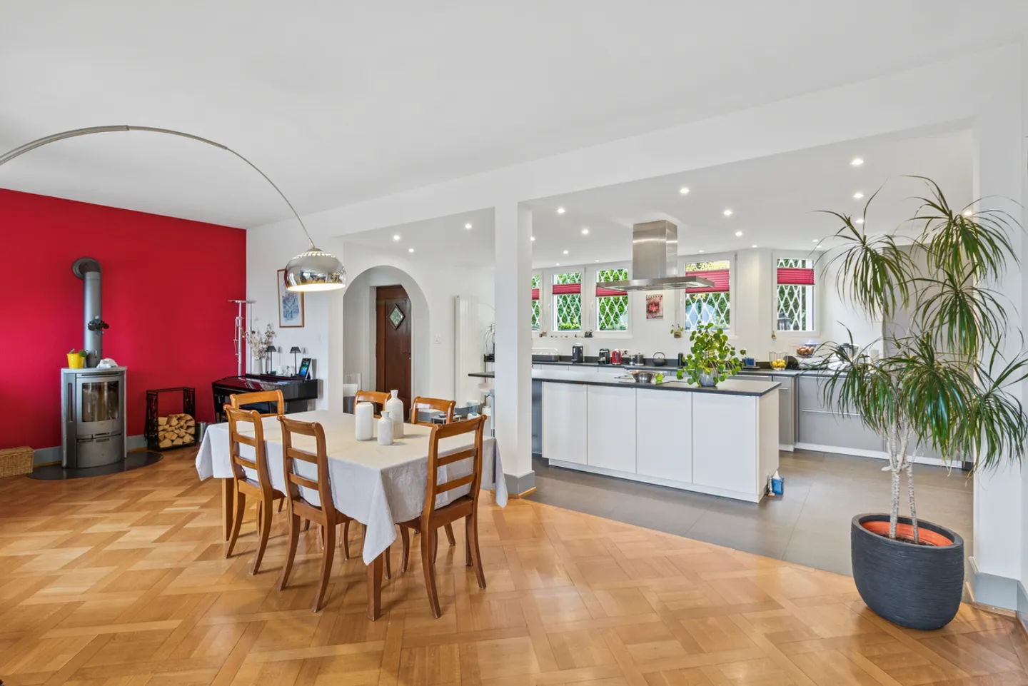 Beautiful property with three apartments and exceptional lake view - Photo 7 of 21