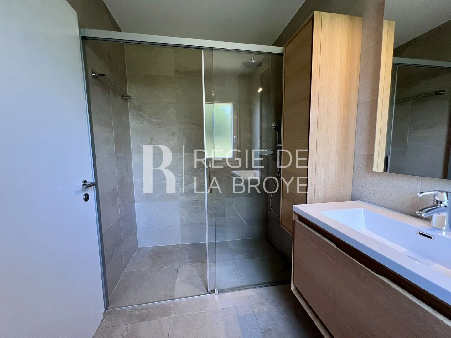 Stupenda villa a schiera di 5,5 stanze a Portalban - Foto 14 di 24