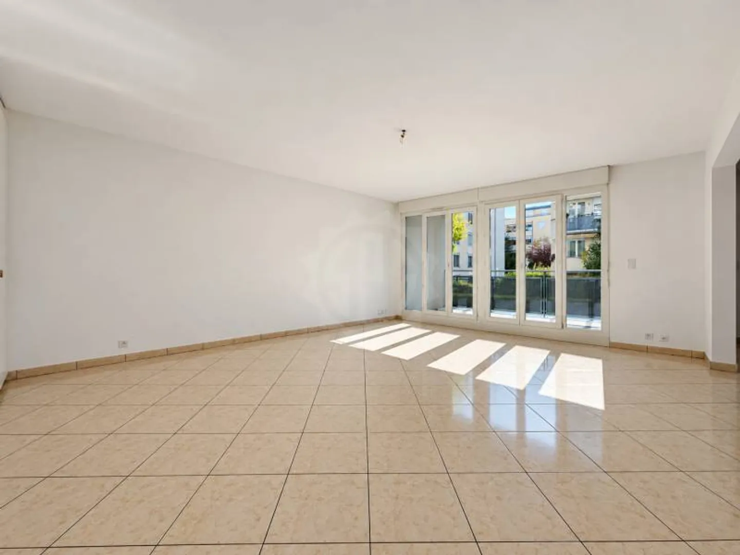 Appartamento Luminoso di 7 Stanze - Foto 2 di 10