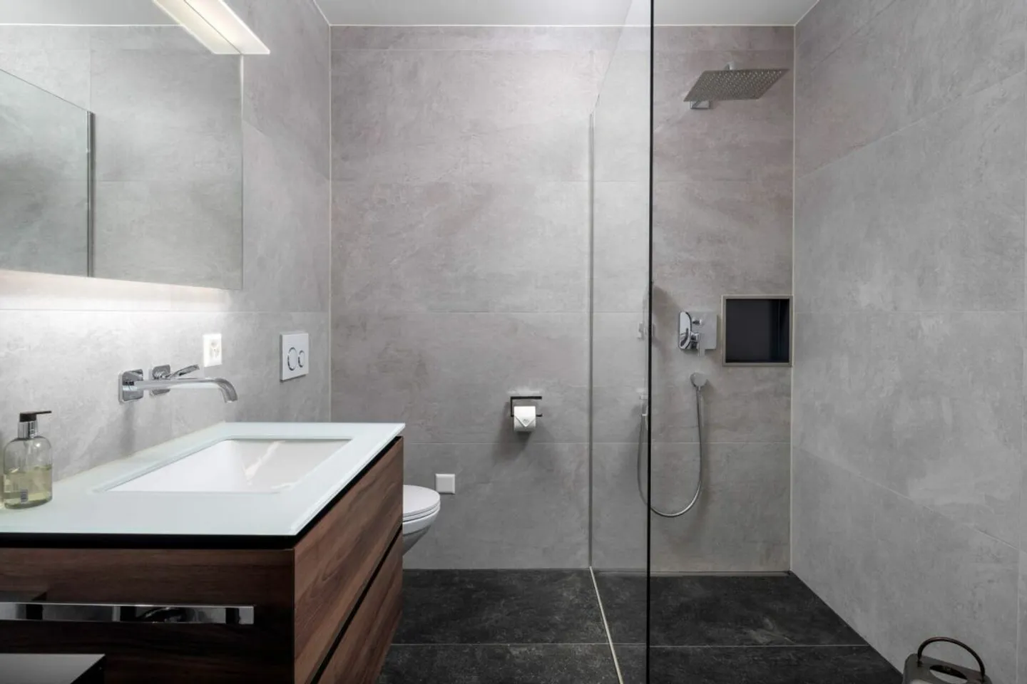 Space for High Demands: Terrace Apartment in the Leisihalden Quarter - Photo 10 of 14