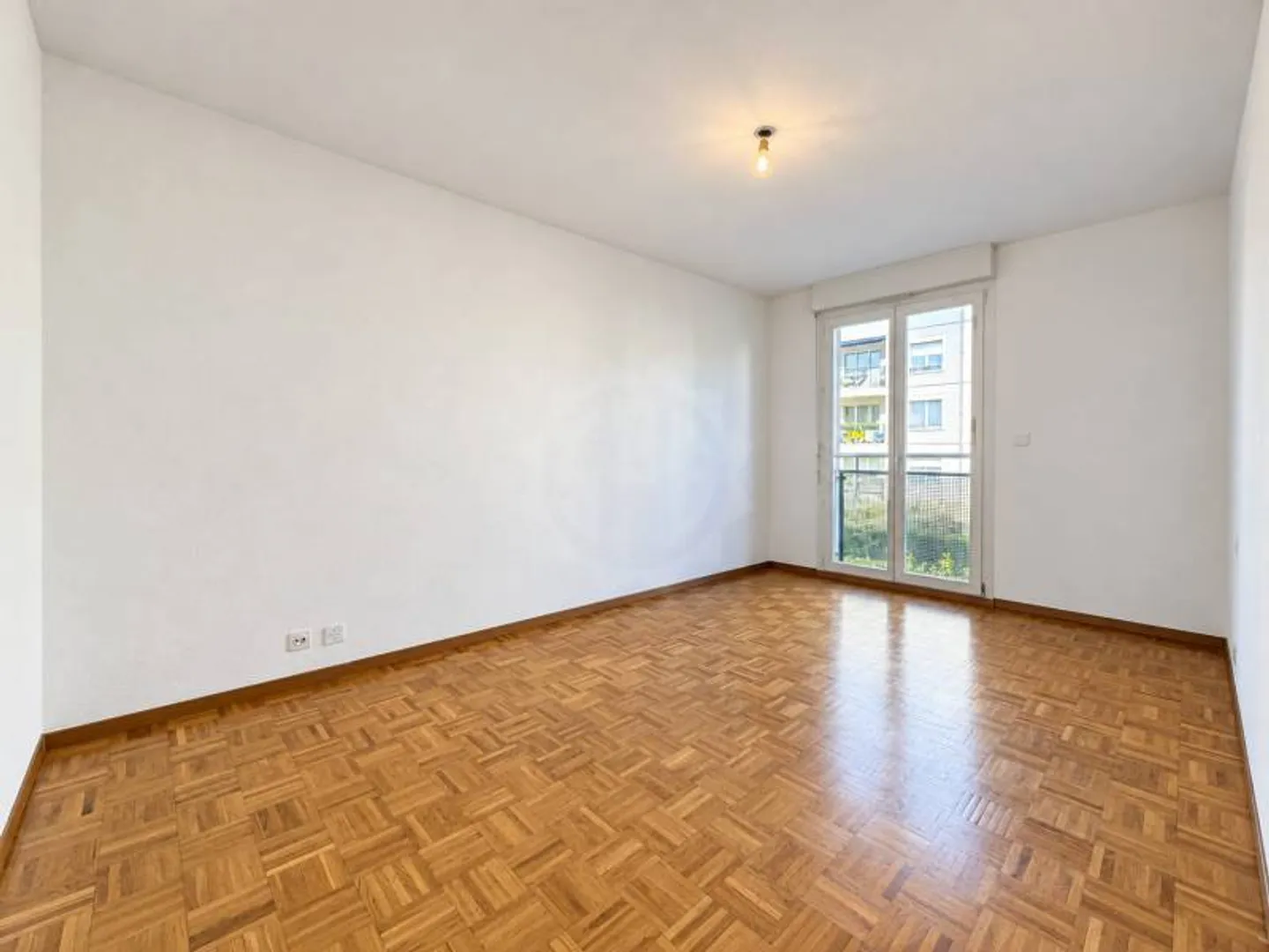 Appartamento Luminoso di 7 Stanze - Foto 6 di 10