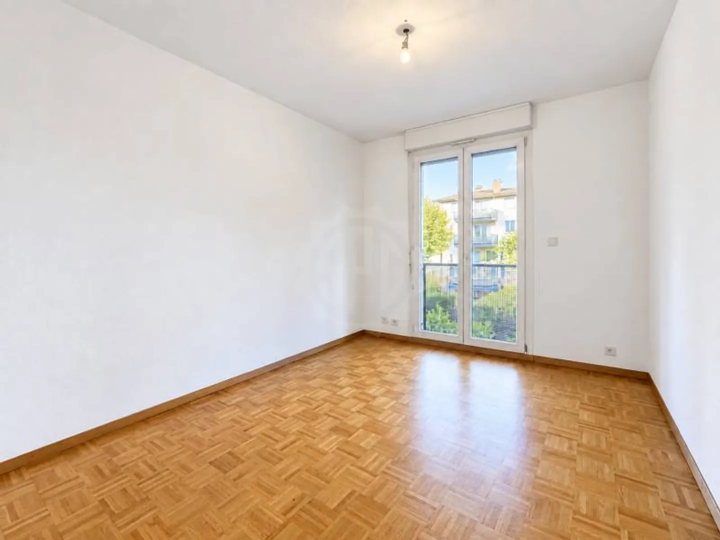 Appartamento Luminoso di 7 Stanze - Foto 7 di 10