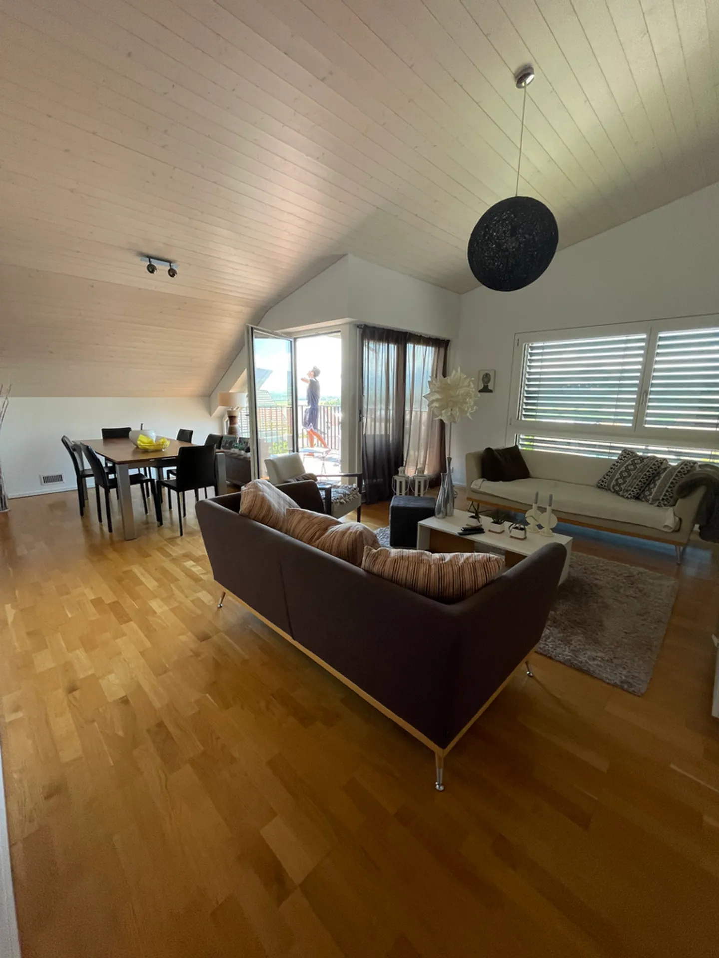 Charming 4.5 Room Apartment - Photo 2 of 12
