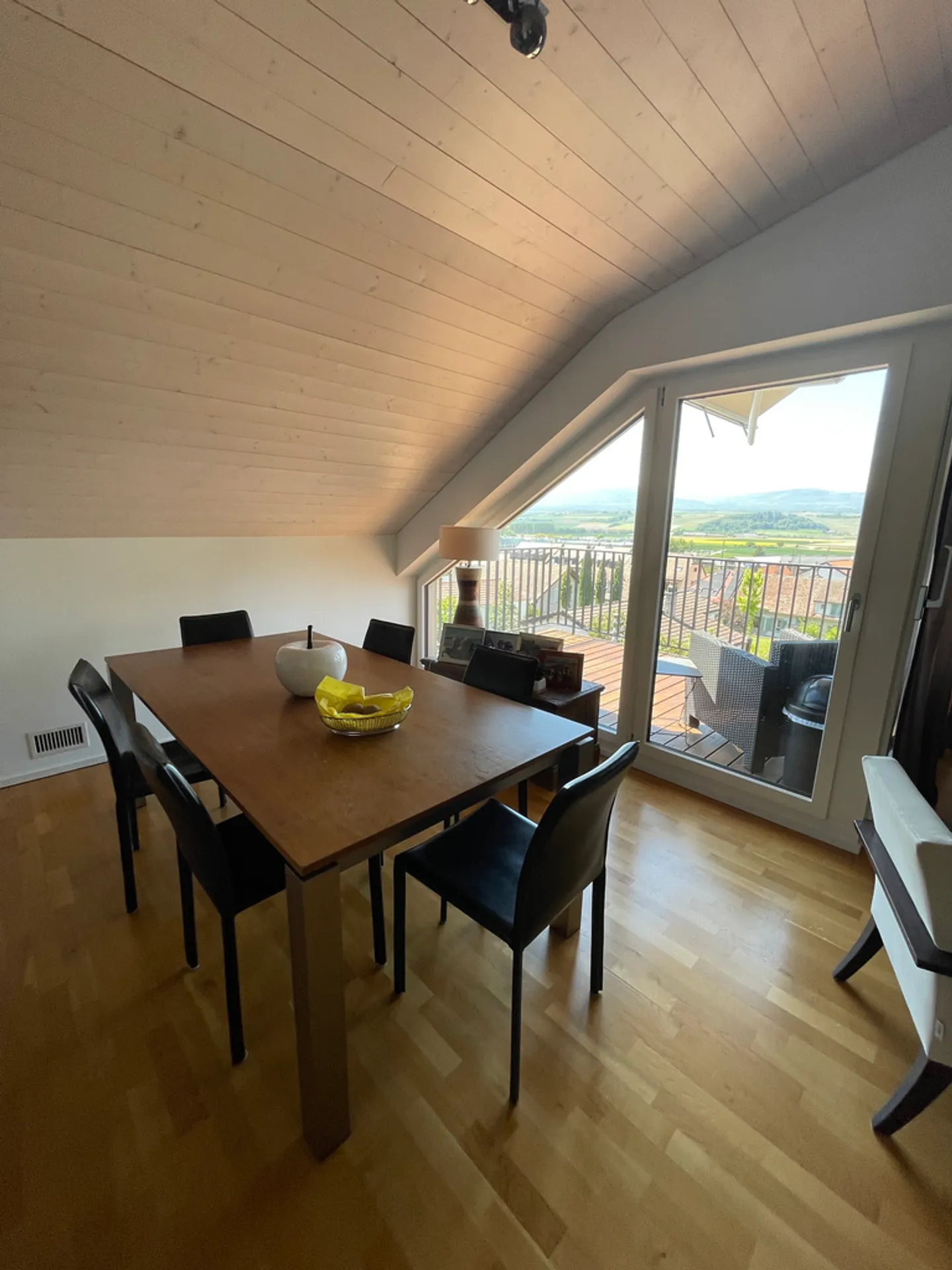 Charming 4.5 Room Apartment - Photo 4 of 12