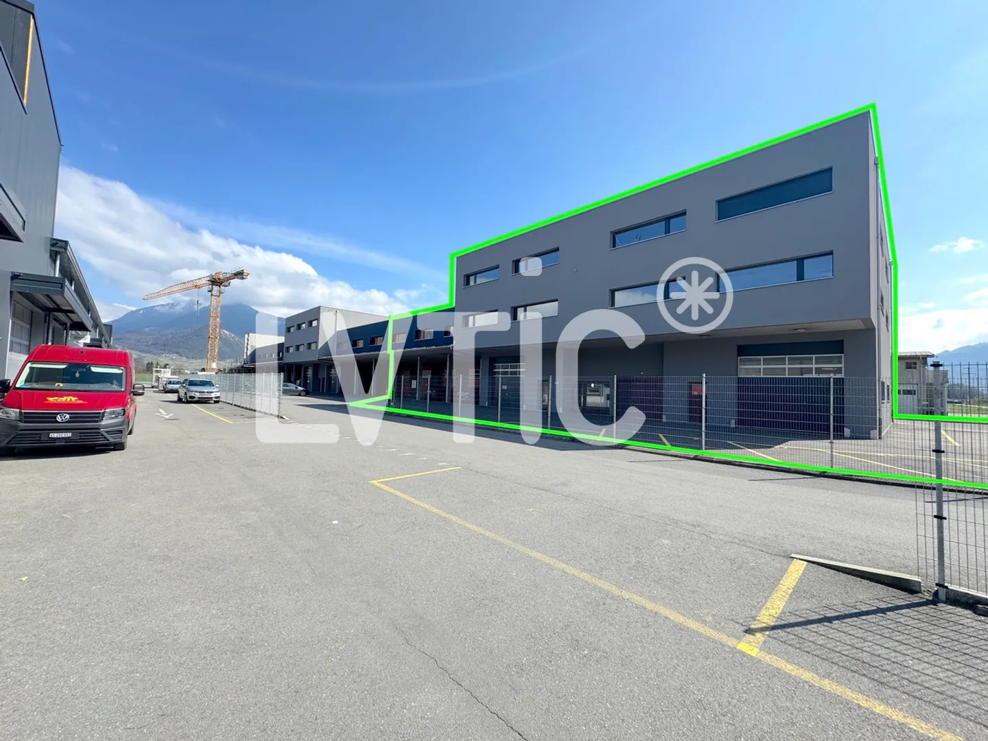 Bâtiment industriel, ateliers, bureaux à vendre de 1710 m2 à Collombey - Photo 2 sur 13