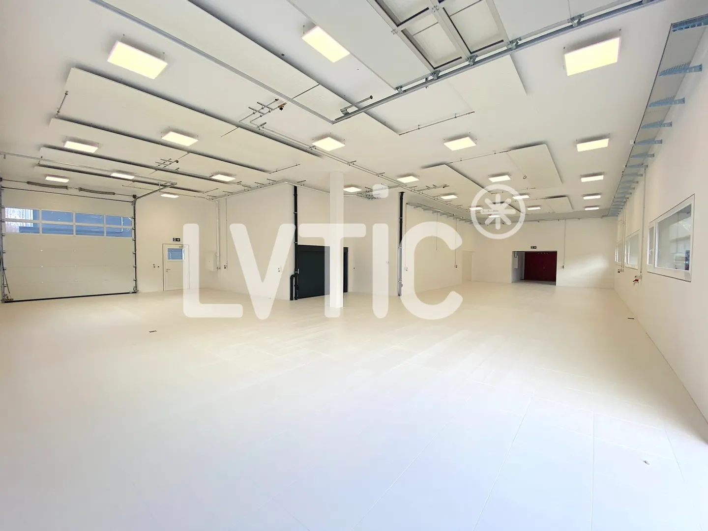 Bâtiment industriel, ateliers, bureaux à vendre de 1710 m2 à Collombey - Photo 4 sur 13