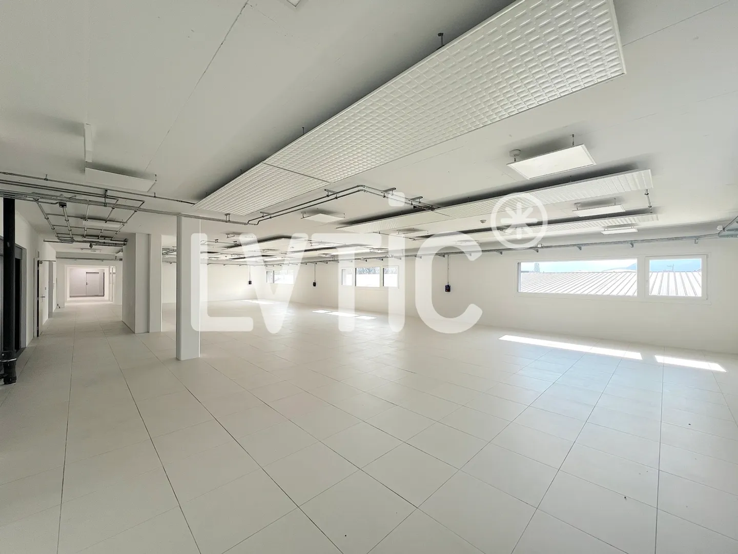 Bâtiment industriel, ateliers, bureaux à vendre de 1710 m2 à Collombey - Photo 7 sur 13