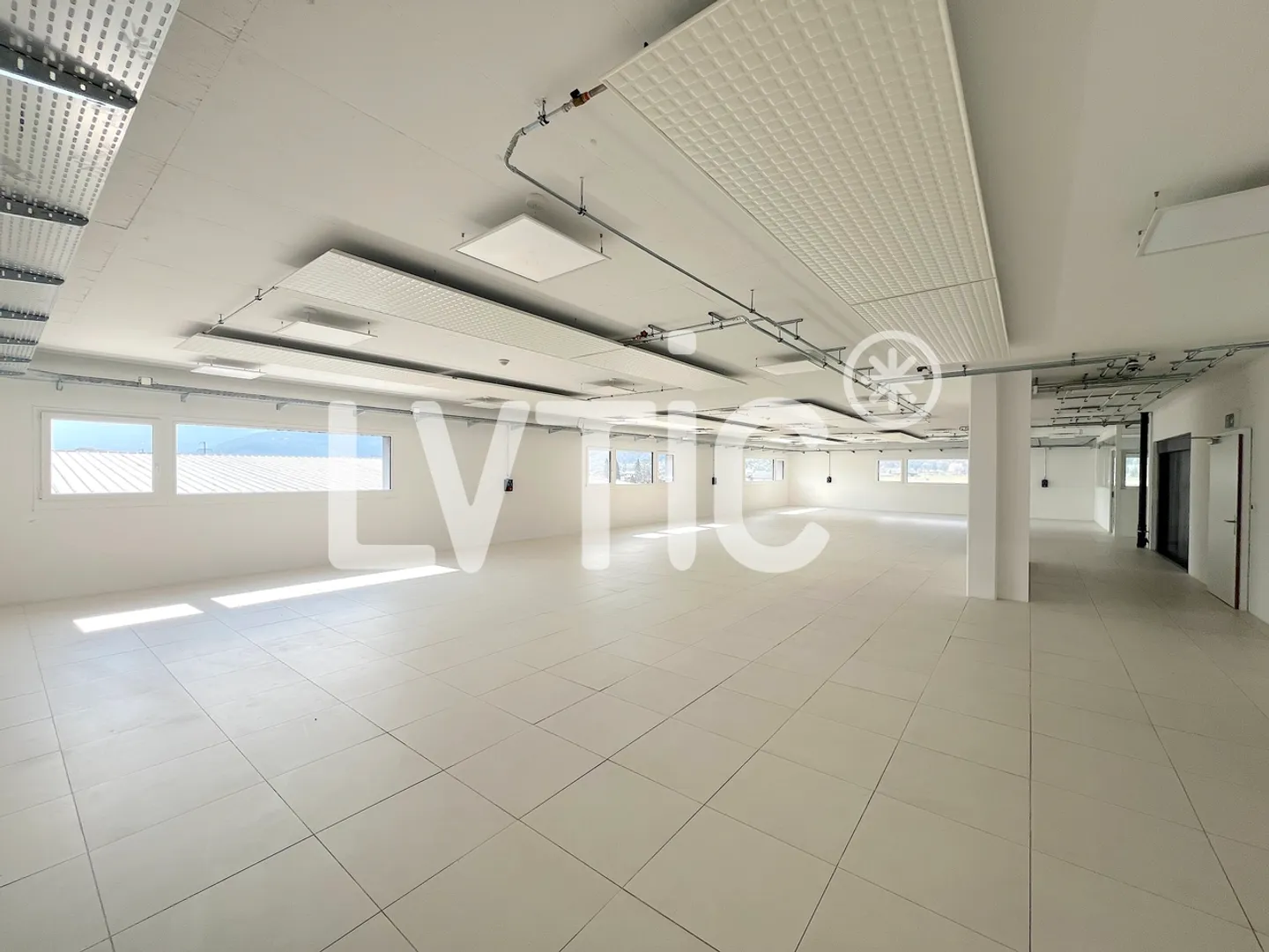 Bâtiment industriel, ateliers, bureaux à vendre de 1710 m2 à Collombey - Photo 6 sur 13