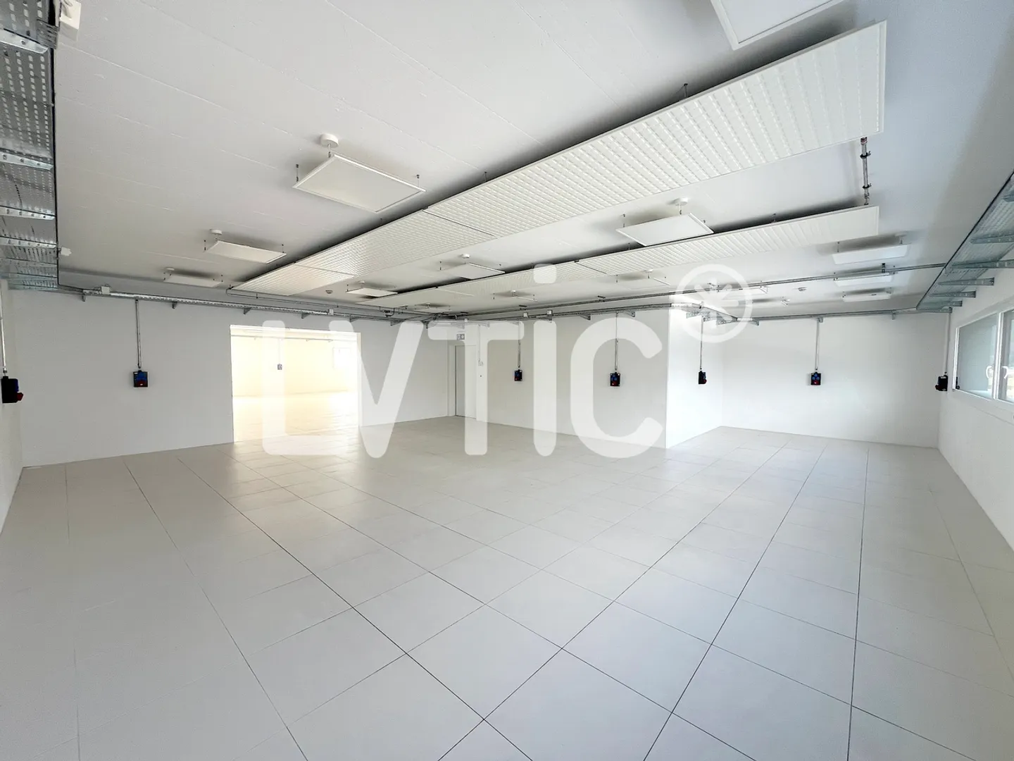 Bâtiment industriel, ateliers, bureaux à vendre de 1710 m2 à Collombey - Photo 10 sur 13