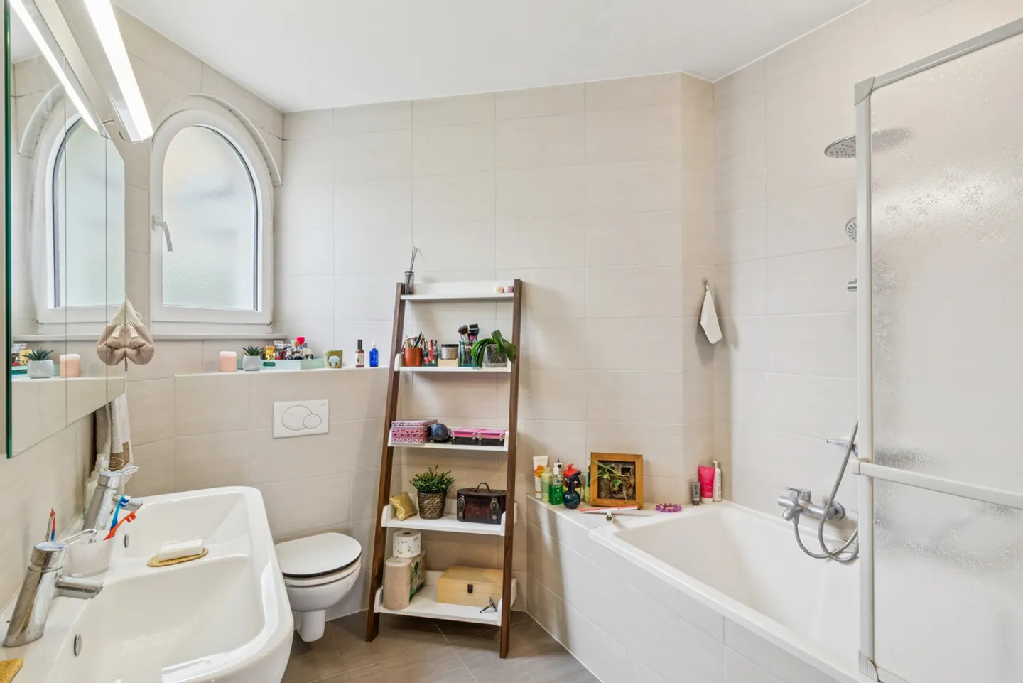 Beautiful property with three apartments and exceptional lake view - Photo 18 of 21