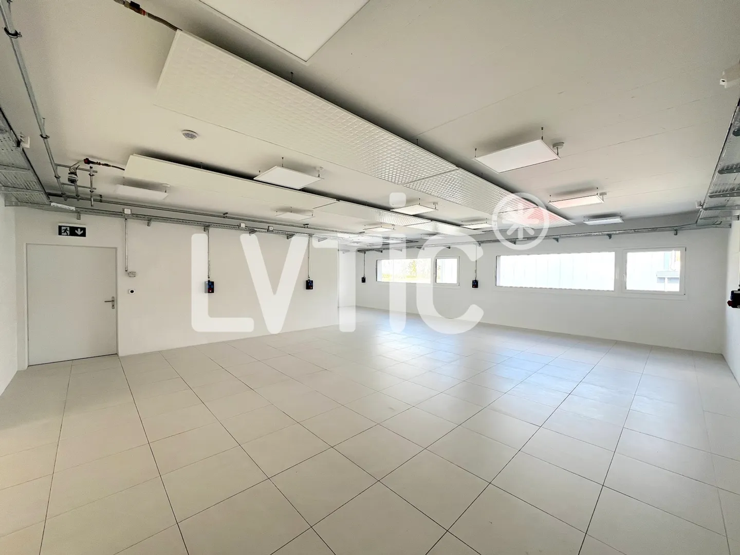 Bâtiment industriel, ateliers, bureaux à vendre de 1710 m2 à Collombey - Photo 9 sur 13