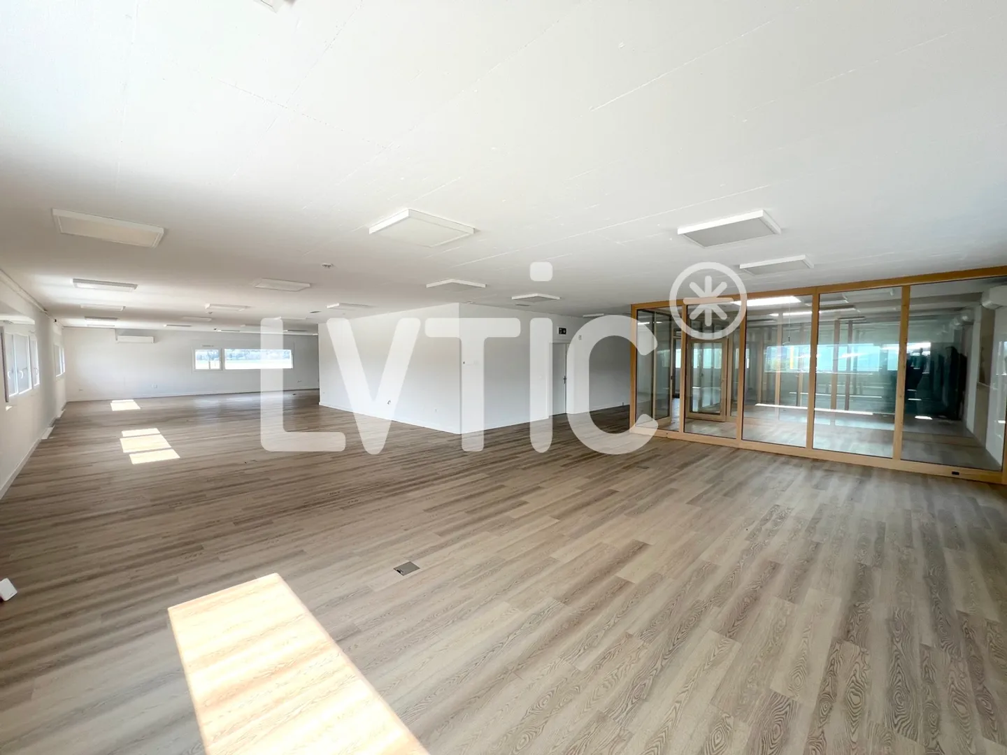 Bâtiment industriel, ateliers, bureaux à vendre de 1710 m2 à Collombey - Photo 12 sur 13