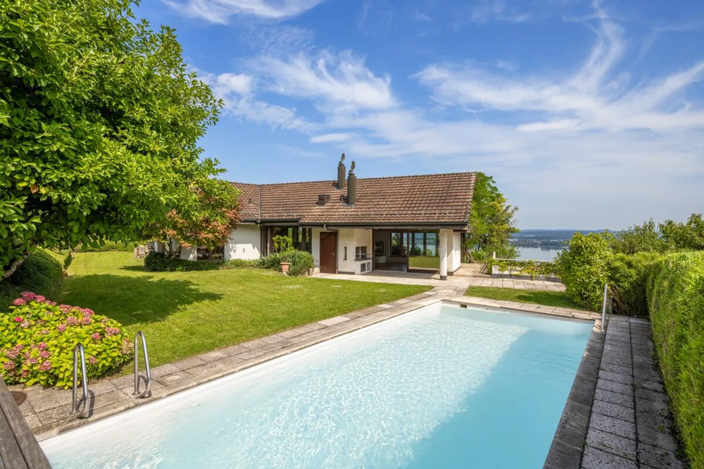 Maur: Haus mit Aussicht, Privatsphäre und flexiblem Raumkonzept - Foto 1 von 7