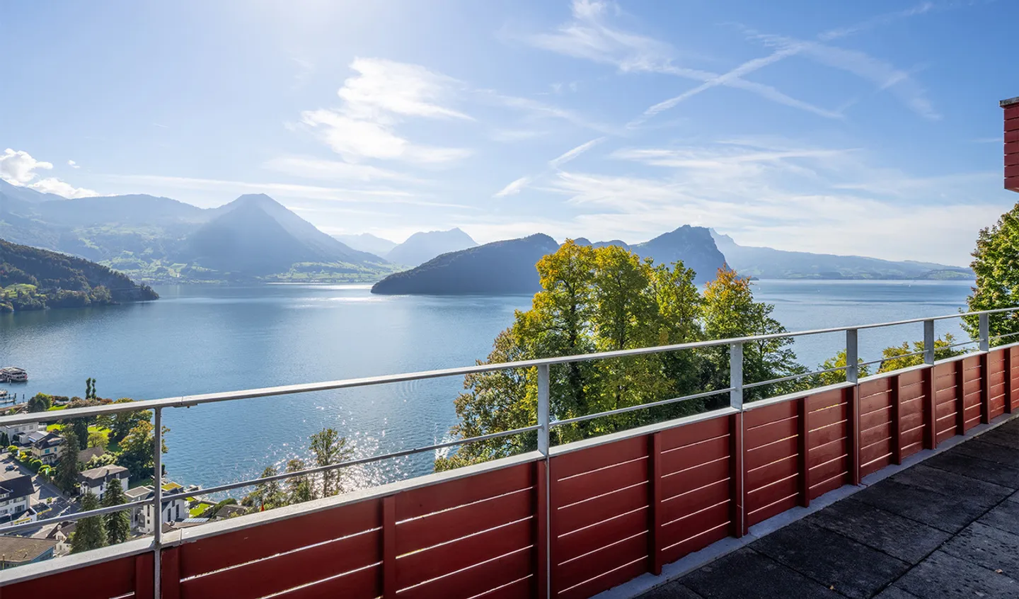 Loge at Lake Lucerne – Living with Sun, Lake and Mountain View - Photo 5 of 11
