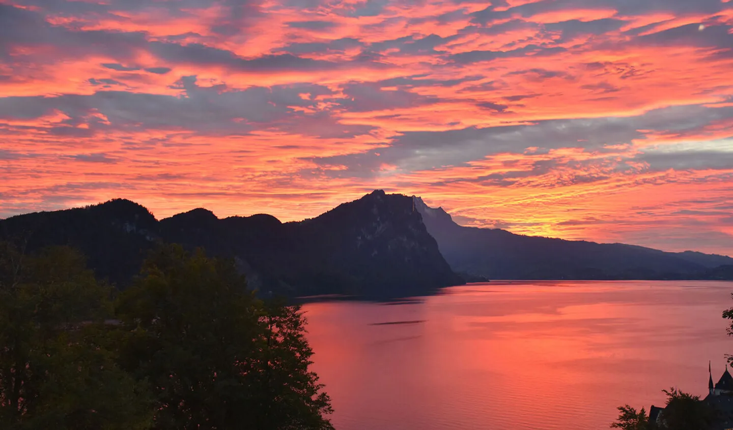 Loge at Lake Lucerne – Living with Sun, Lake and Mountain View - Photo 8 of 11