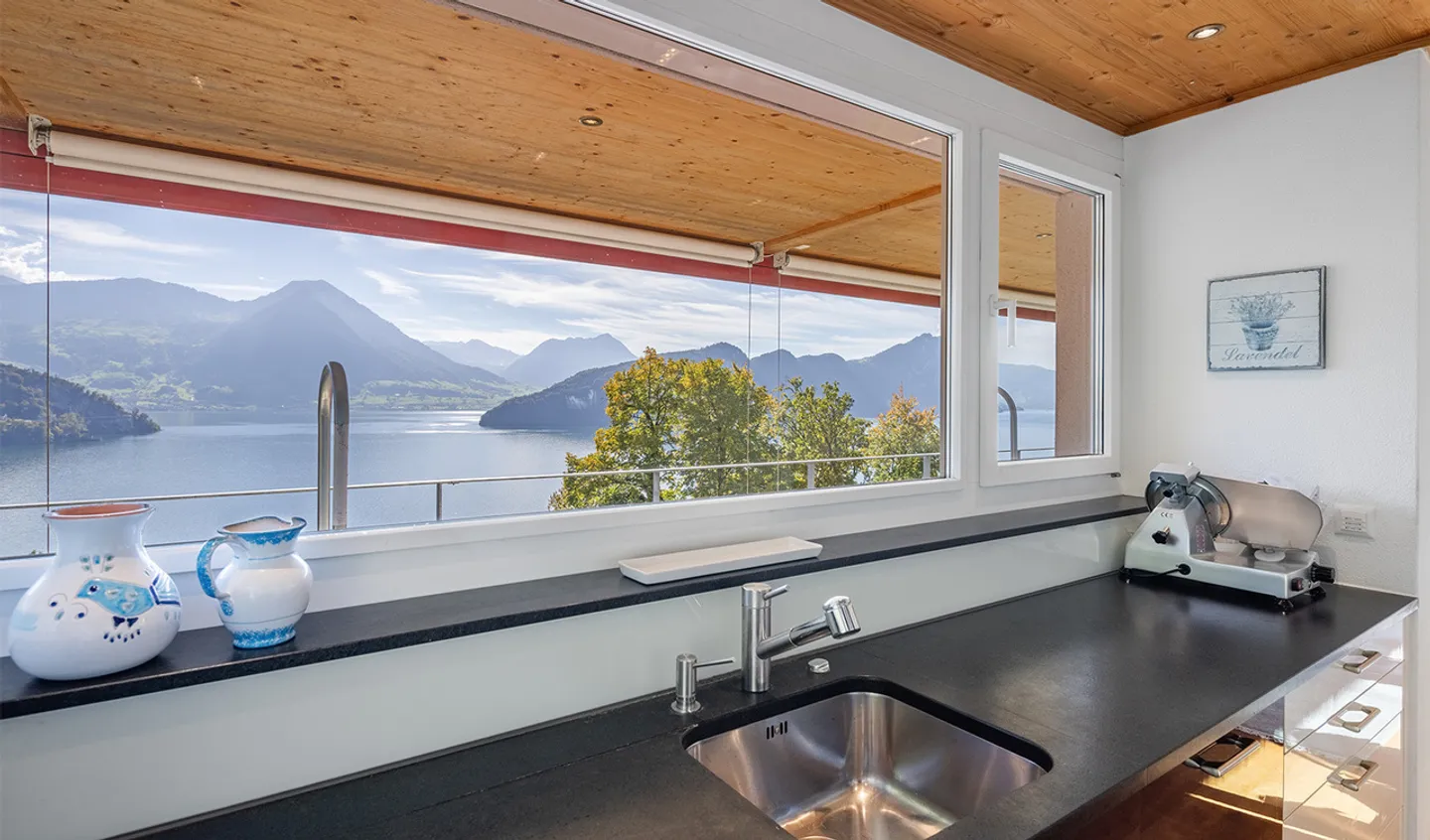 Loge at Lake Lucerne – Living with Sun, Lake and Mountain View - Photo 4 of 11