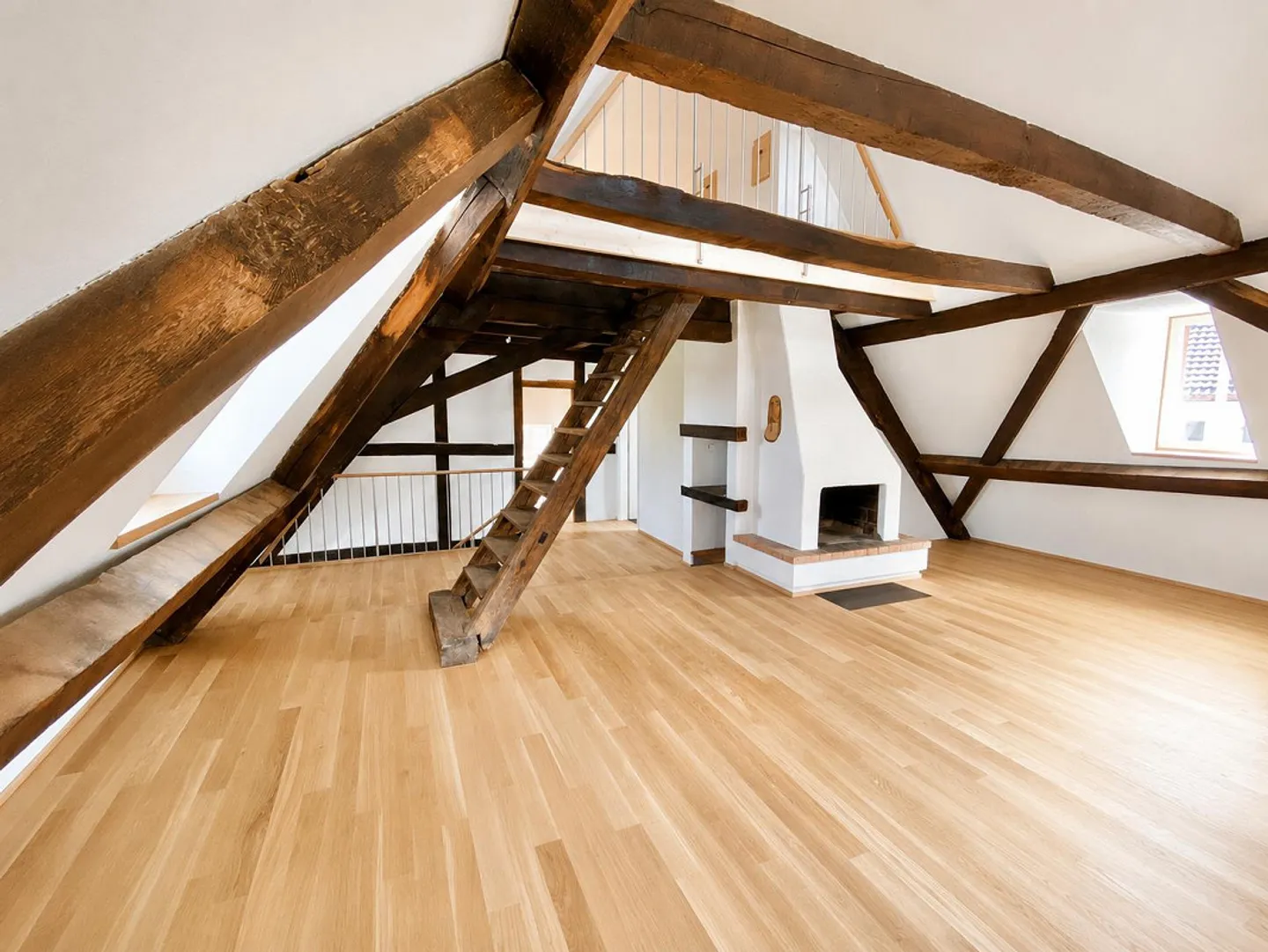 Charmante 5.5 - Zimmer-Dachwohnung mit historischem Charme - Photo 3 of 9