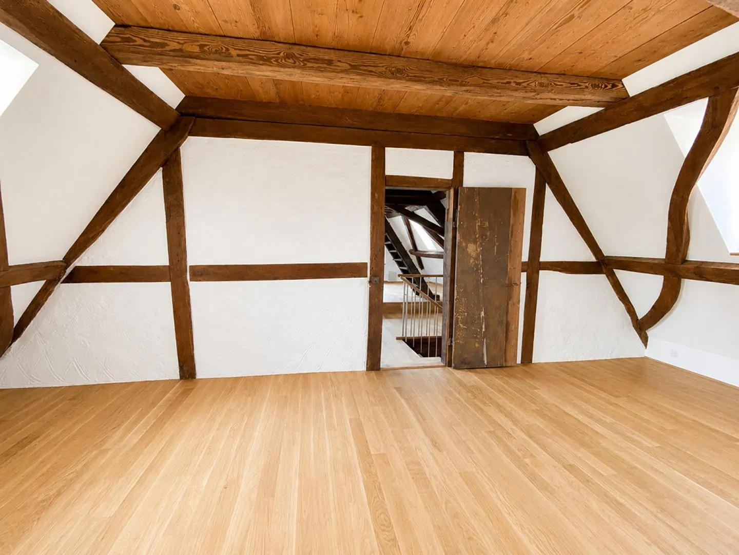 Charmante 5.5 - Zimmer-Dachwohnung mit historischem Charme - Photo 6 of 9