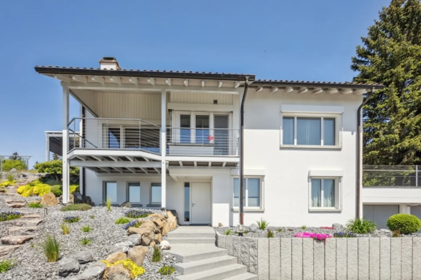 Villa Eternity – vivere moderno con molto terreno - Foto 2 di 20