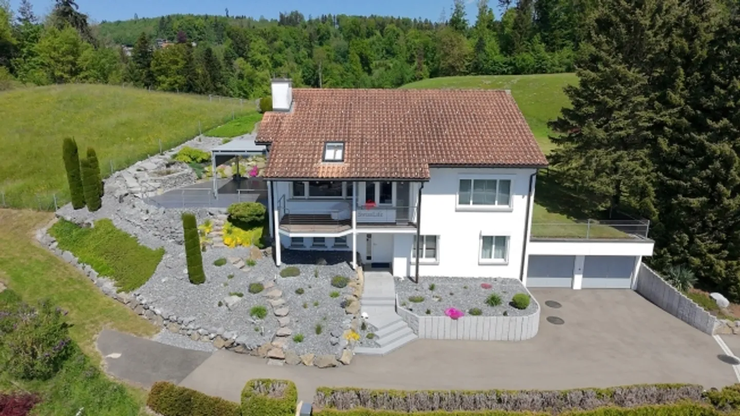 Villa Eternity – vivere moderno con molto terreno - Foto 1 di 20