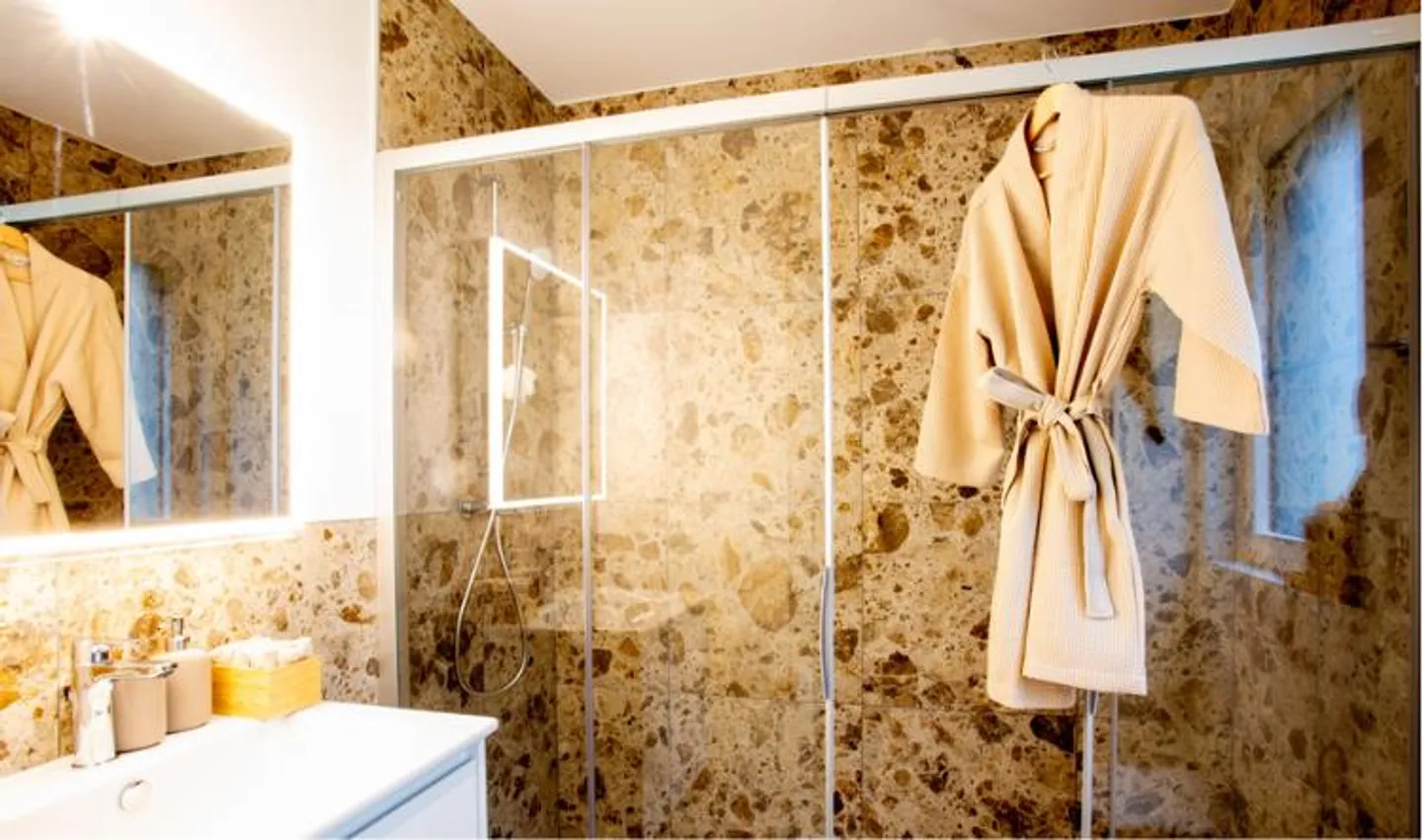 APPARTAMENTO ELEGANTE DI 4,5 STANZE A LUMINO (TI) - Foto 5 di 8