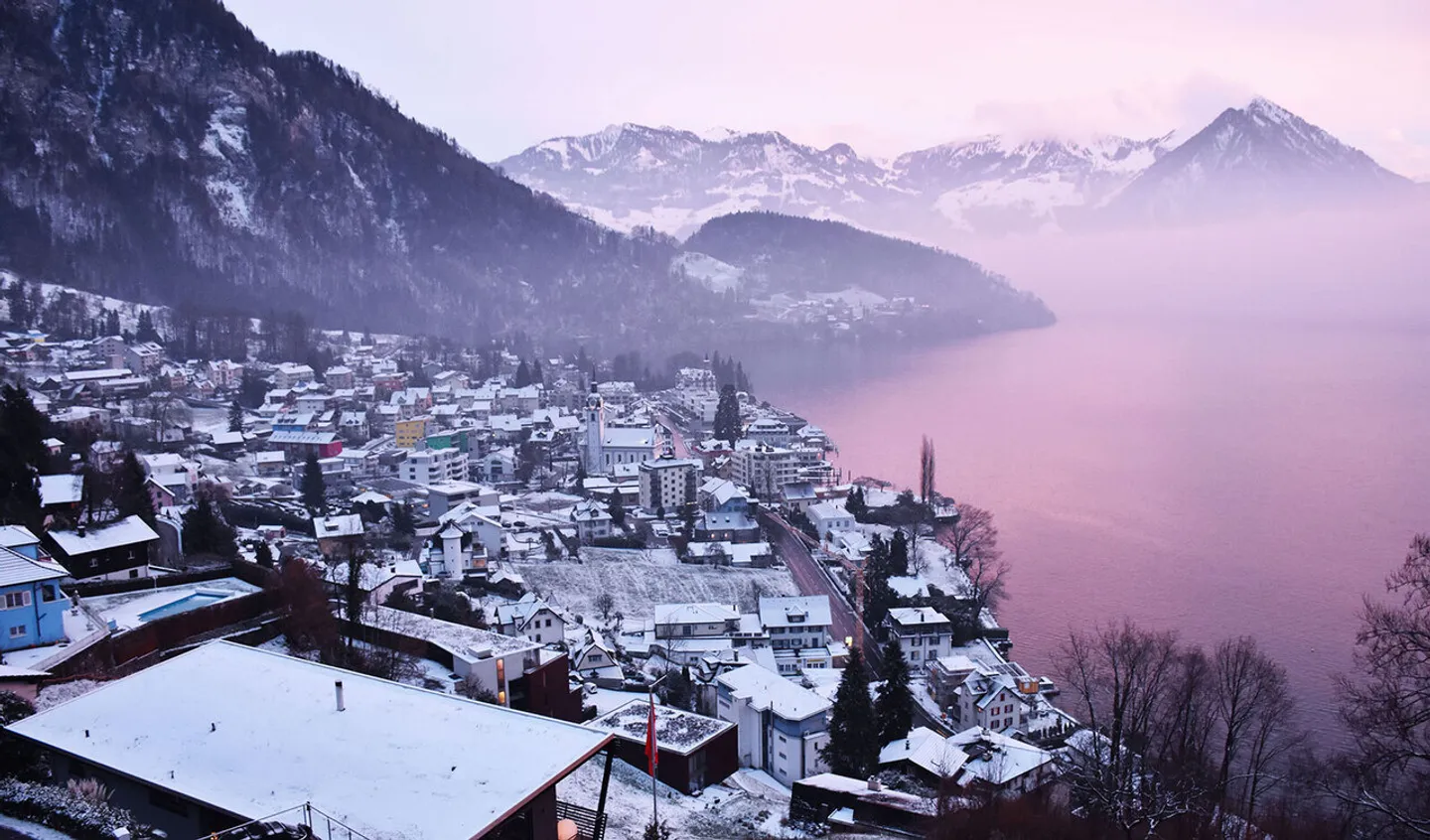 Loge at Lake Lucerne – Living with Sun, Lake and Mountain View - Photo 10 of 11