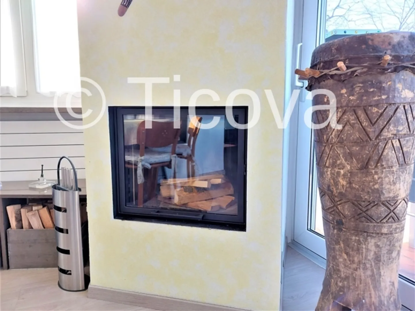 Elegant Apartment with Lake View - Photo 7 of 13