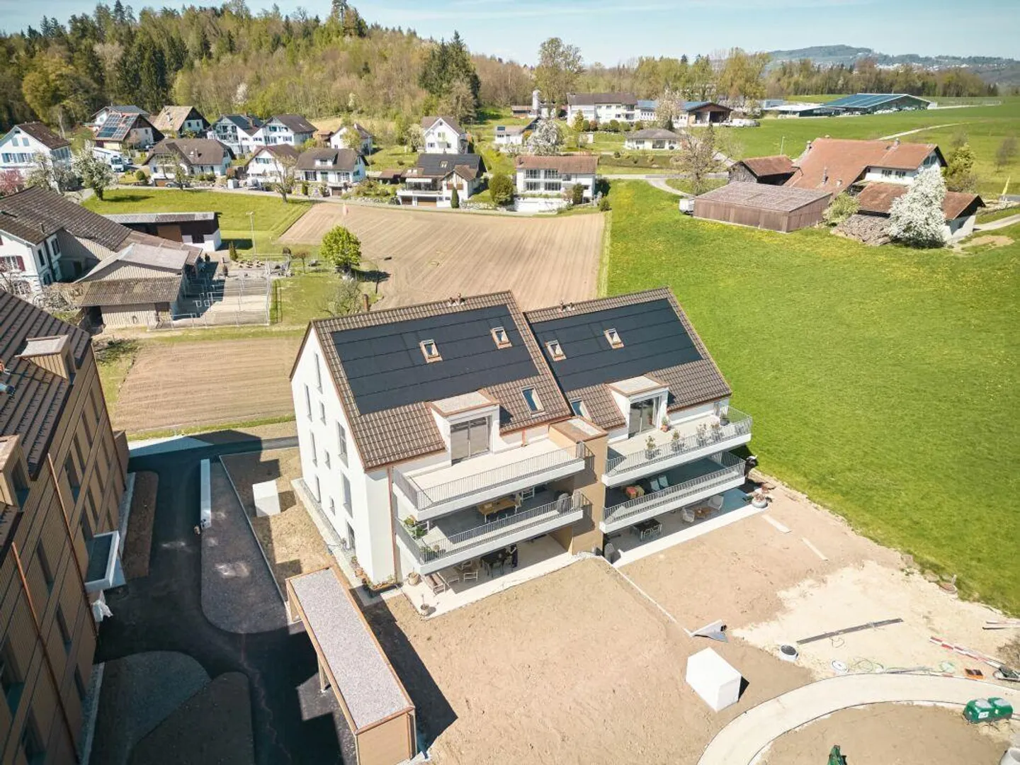 Appartement de 4 1/2 pièces aux 1er et 2ème étages avec balcon et chape - Photo 1 sur 8