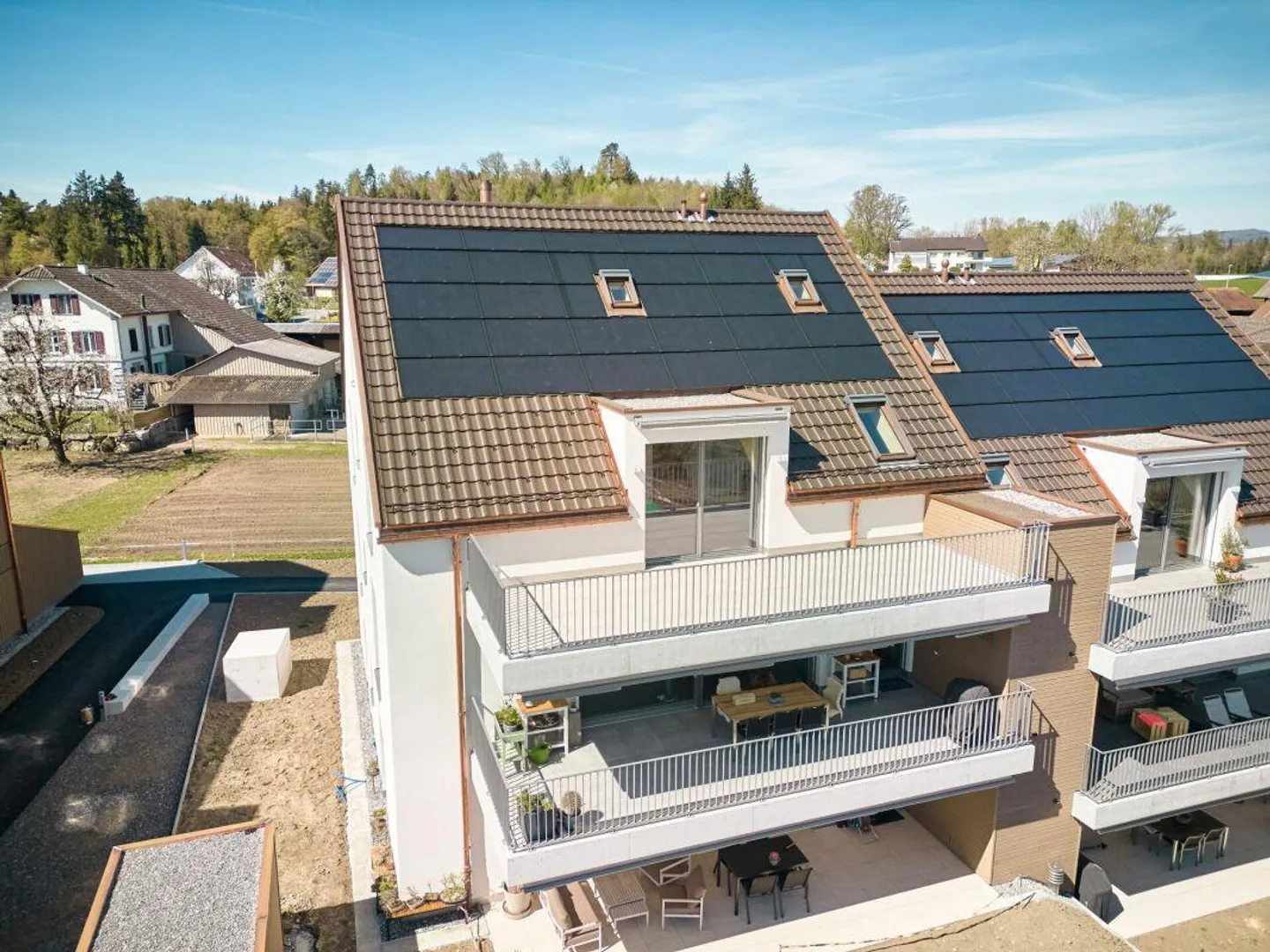 Appartement de 4 1/2 pièces aux 1er et 2ème étages avec balcon et chape - Photo 2 sur 8