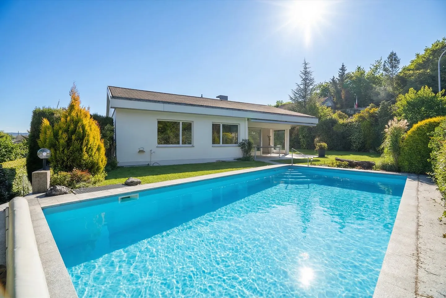 Detached single-family house with pool in Adliswil - Photo 2 of 13