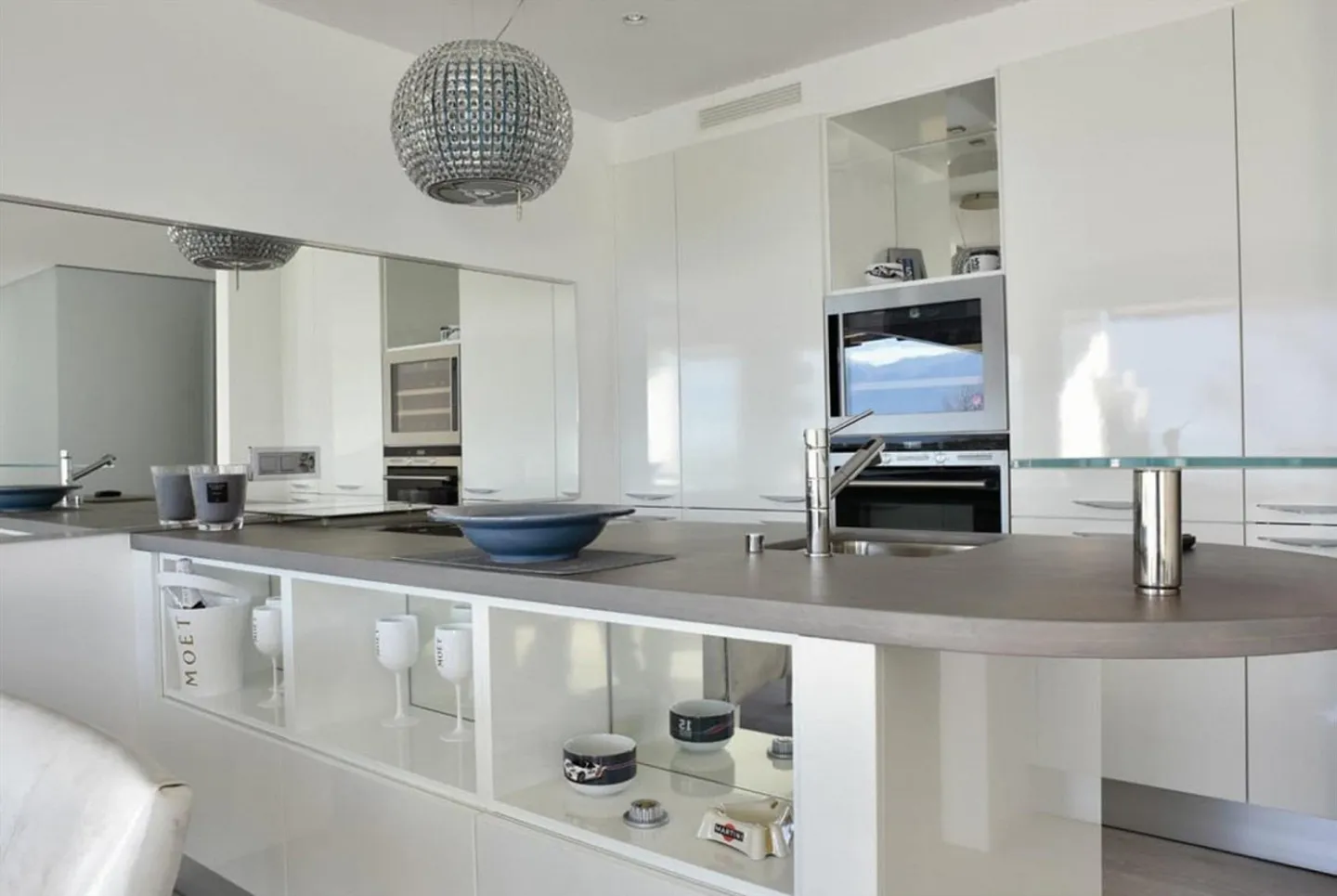 Design moderne et grand jardin privé à Lugano - Photo 1 sur 3