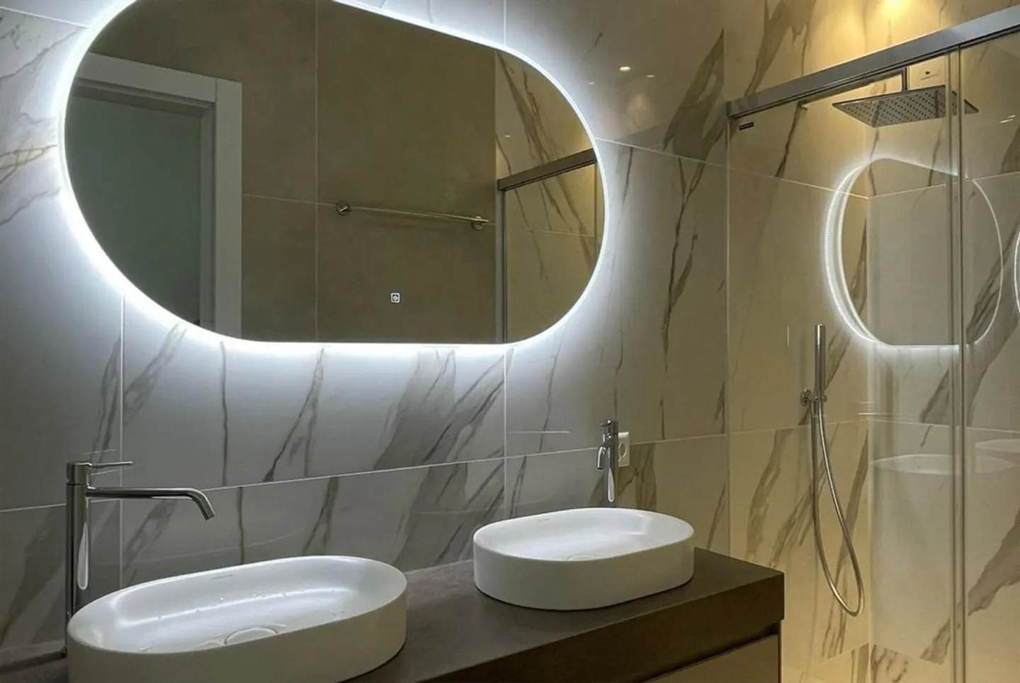 Design moderne et grand jardin privé à Lugano - Photo 2 sur 3