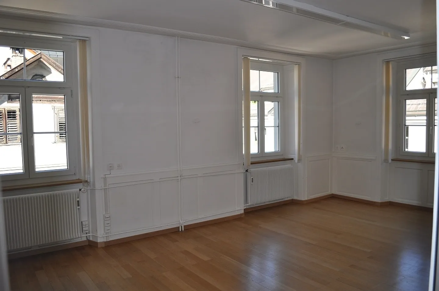 Appartement spacieux de 4 pièces, très central - Photo 3 sur 9