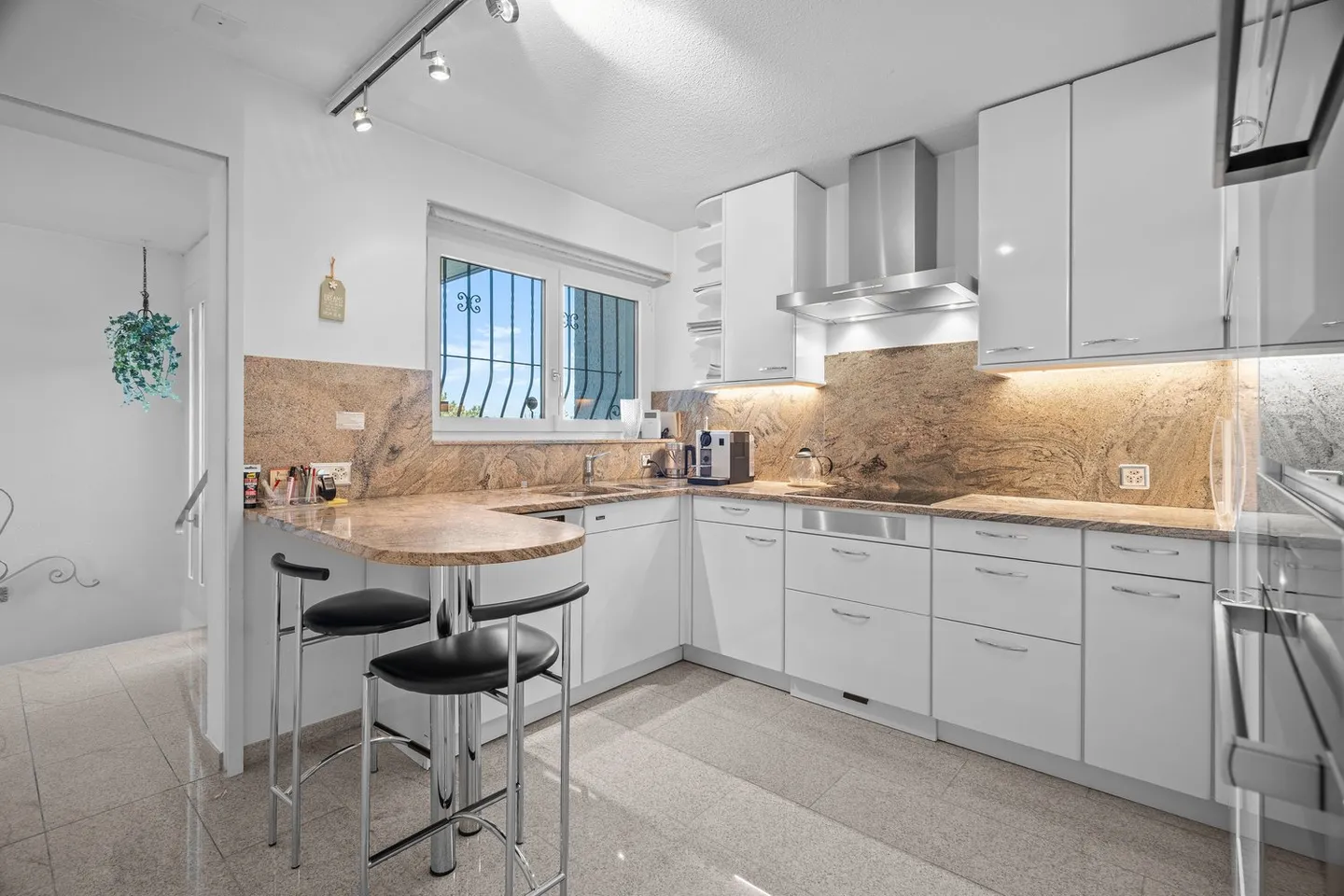 Detached single-family house with pool in Adliswil - Photo 7 of 13