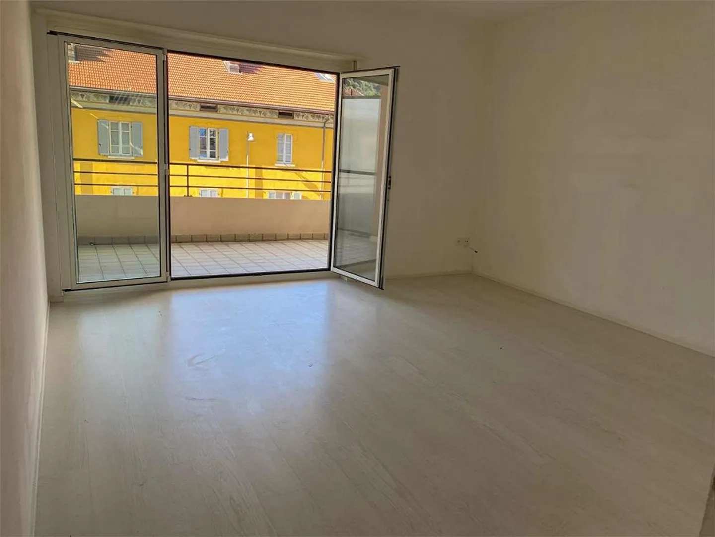 Appartamento di due e mezzo locali a Chiasso con balcone - Foto 3 di 8