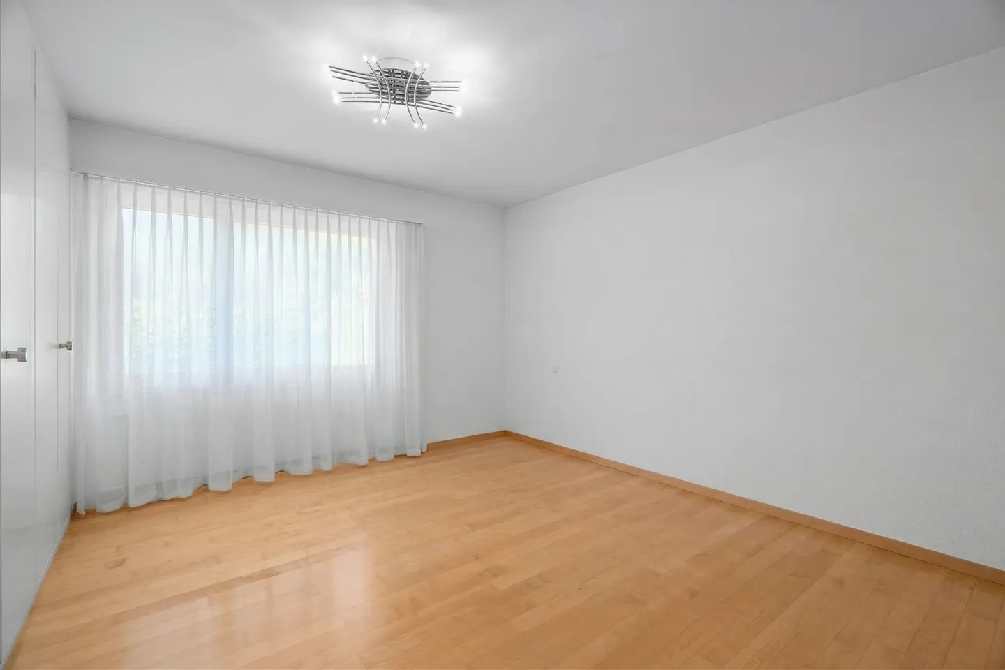 Detached single-family house with pool in Adliswil - Photo 12 of 13