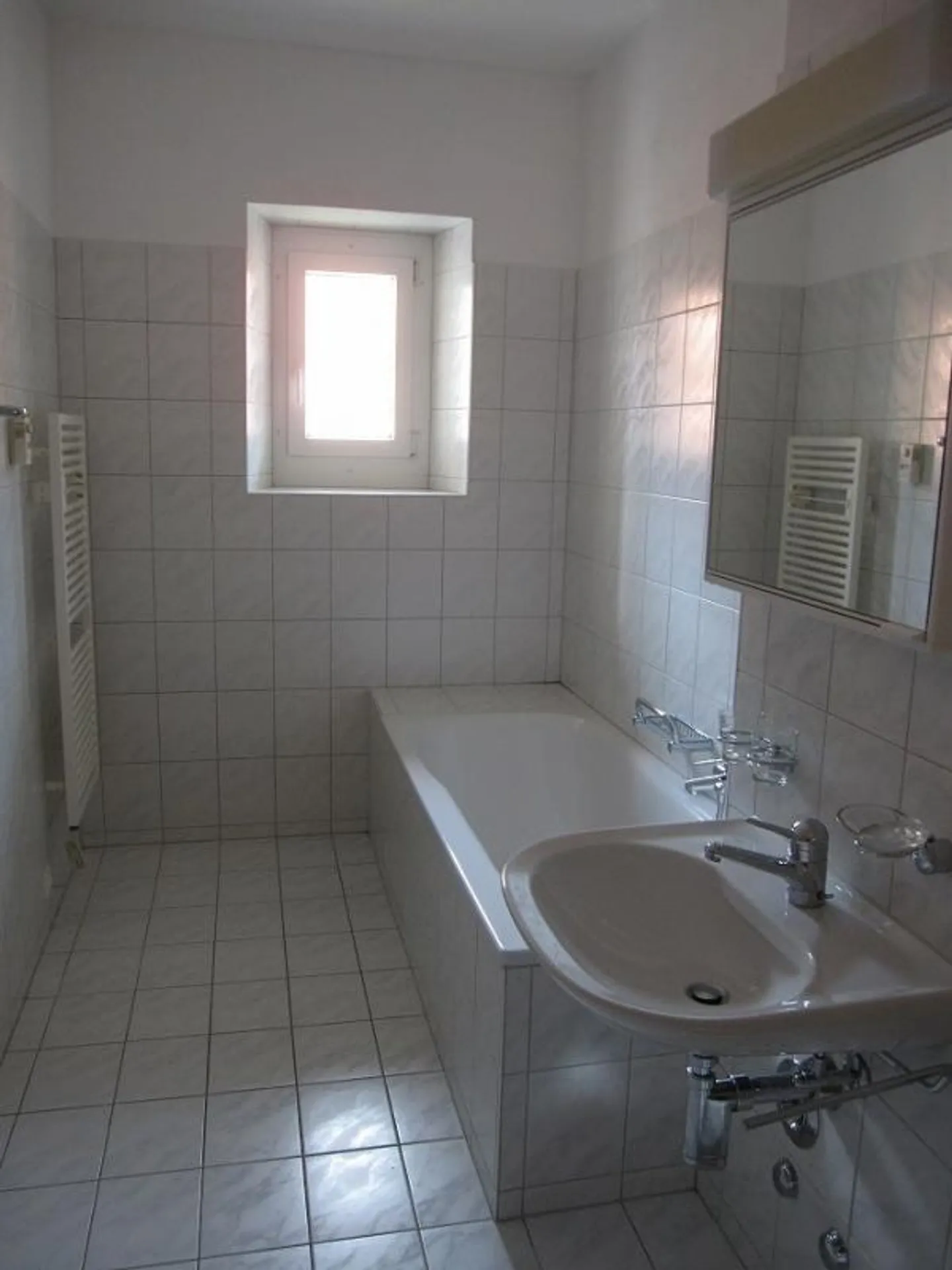 Appartement spacieux de 4 pièces, très central - Photo 7 sur 9