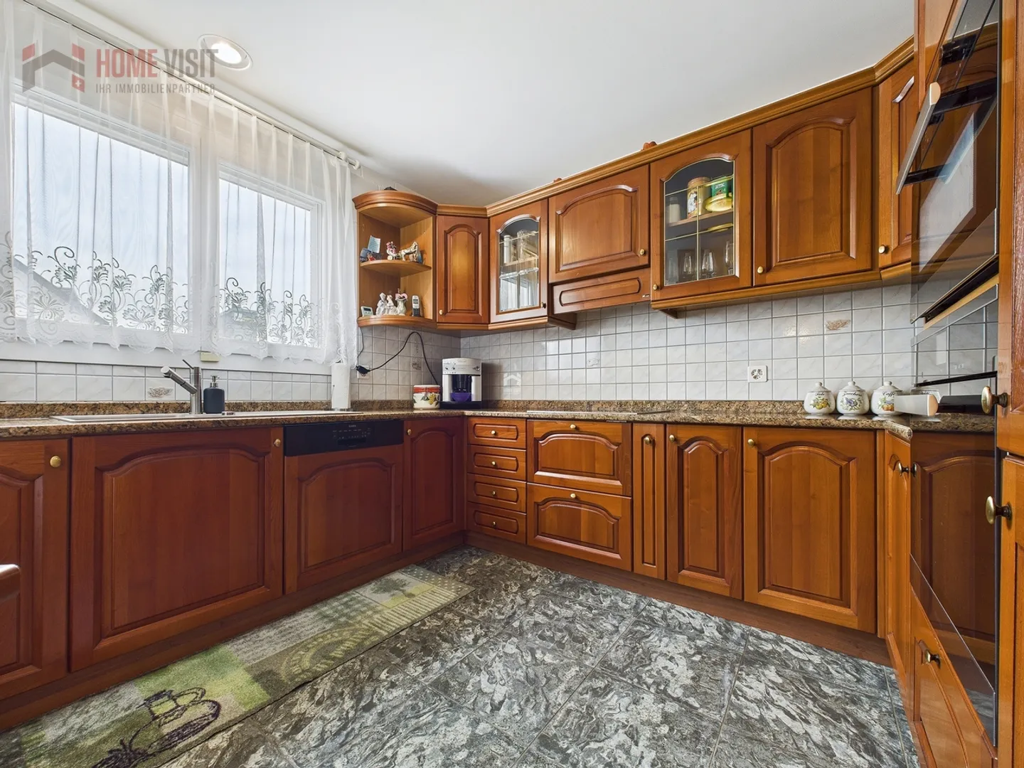 Charming single-family home with great living comfort - Photo 4 of 10